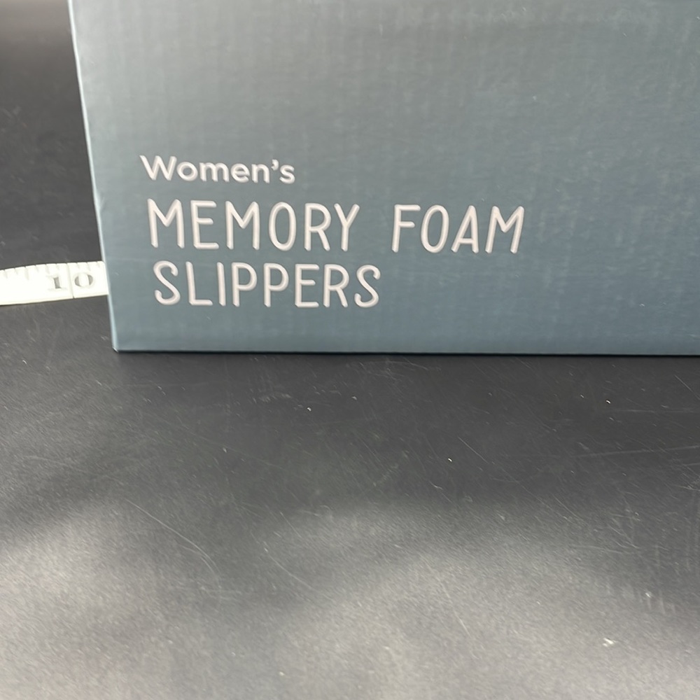 Women's Wayland Square  Memory Foam Slippers  No Slip Technology - Picture 3 of 5